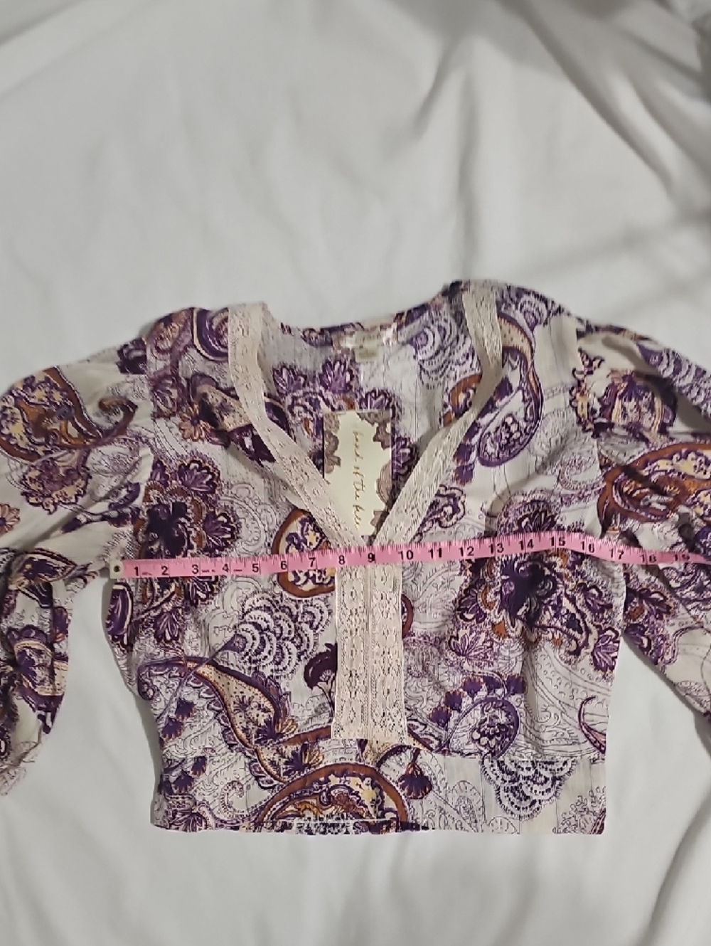 Cropped V-Neck Paisley Blouse in Purple and Cream - Picture 6 of 7